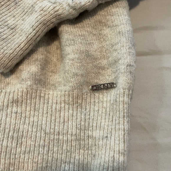 DKNY Textured Knit Sweater Size L Cream Color - Picture 3 of 4